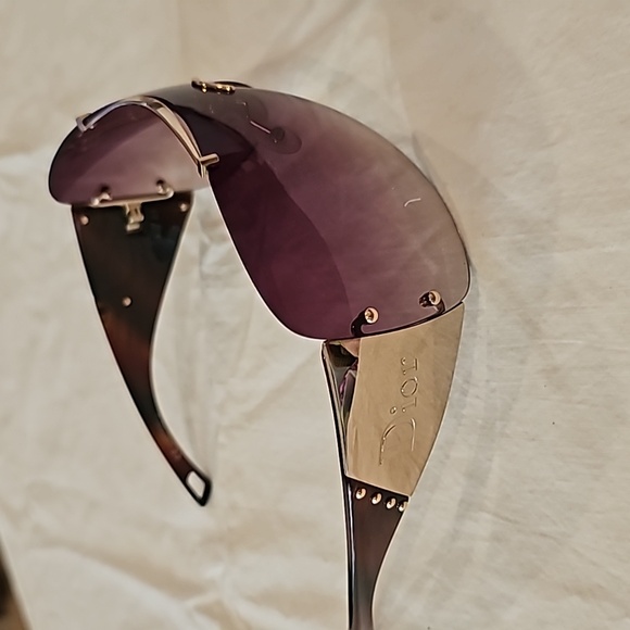 DIOR Vintage Sunglasses with case and cloth case and a cleaning cloth  also box - Picture 9 of 10